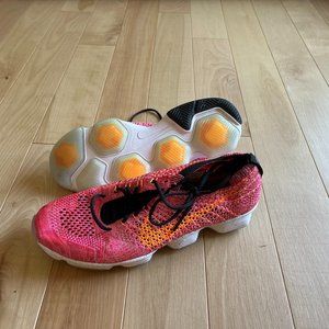 Like New Women's Nike FlyKnit Zoom Pink Shoes Size 8.5